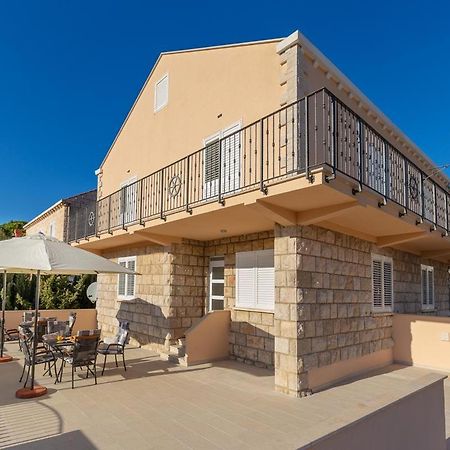 מליני Apartments Red And Blue מראה חיצוני תמונה