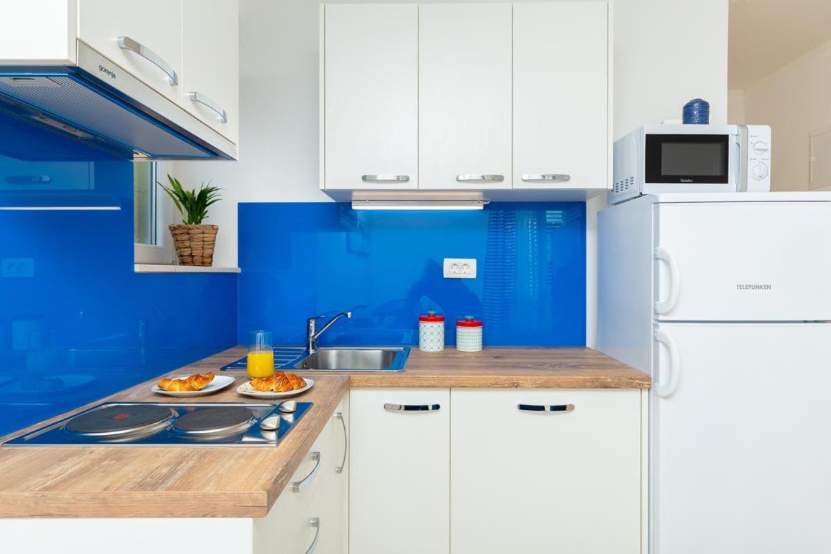 מליני Apartments Red And Blue מראה חיצוני תמונה