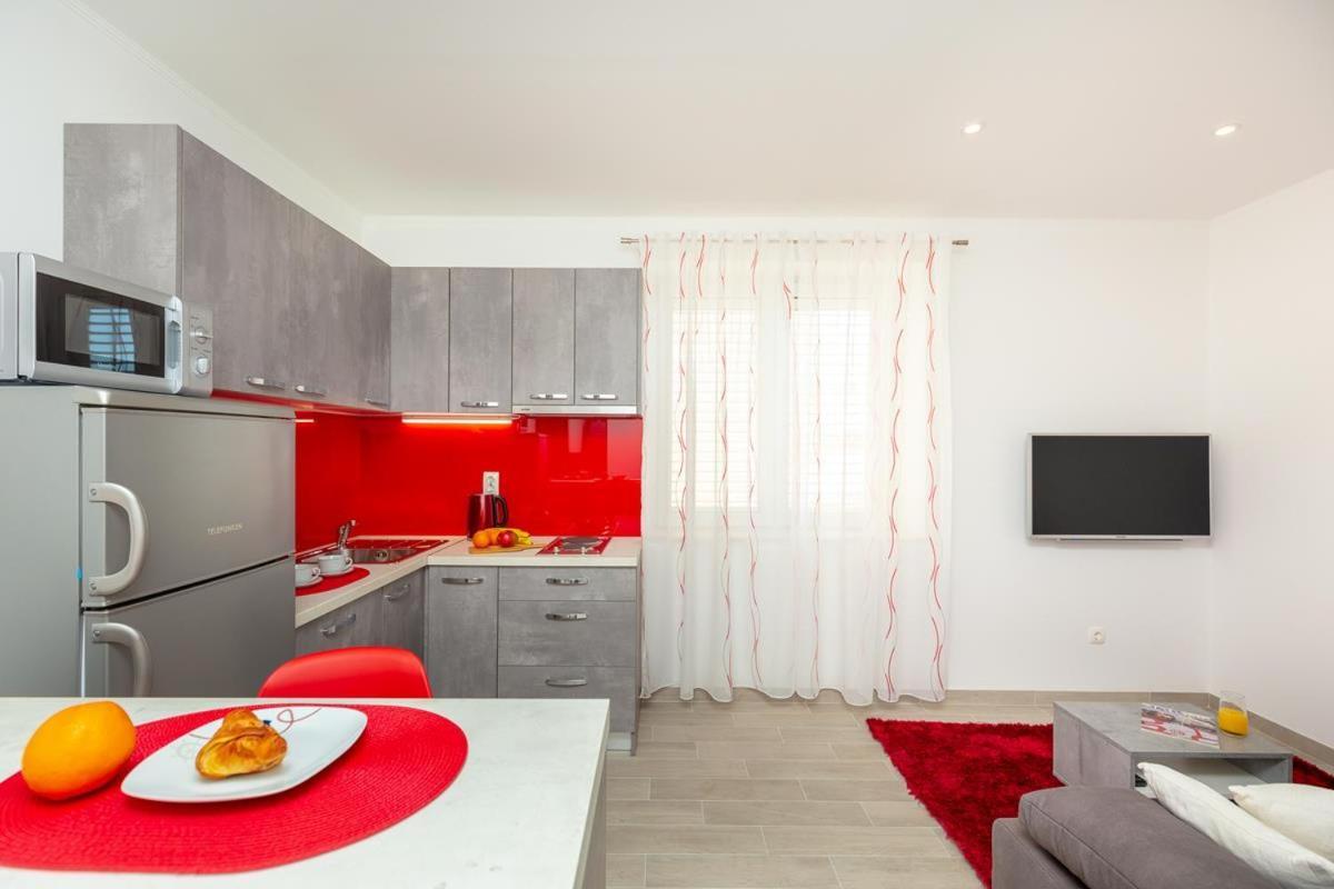 מליני Apartments Red And Blue מראה חיצוני תמונה