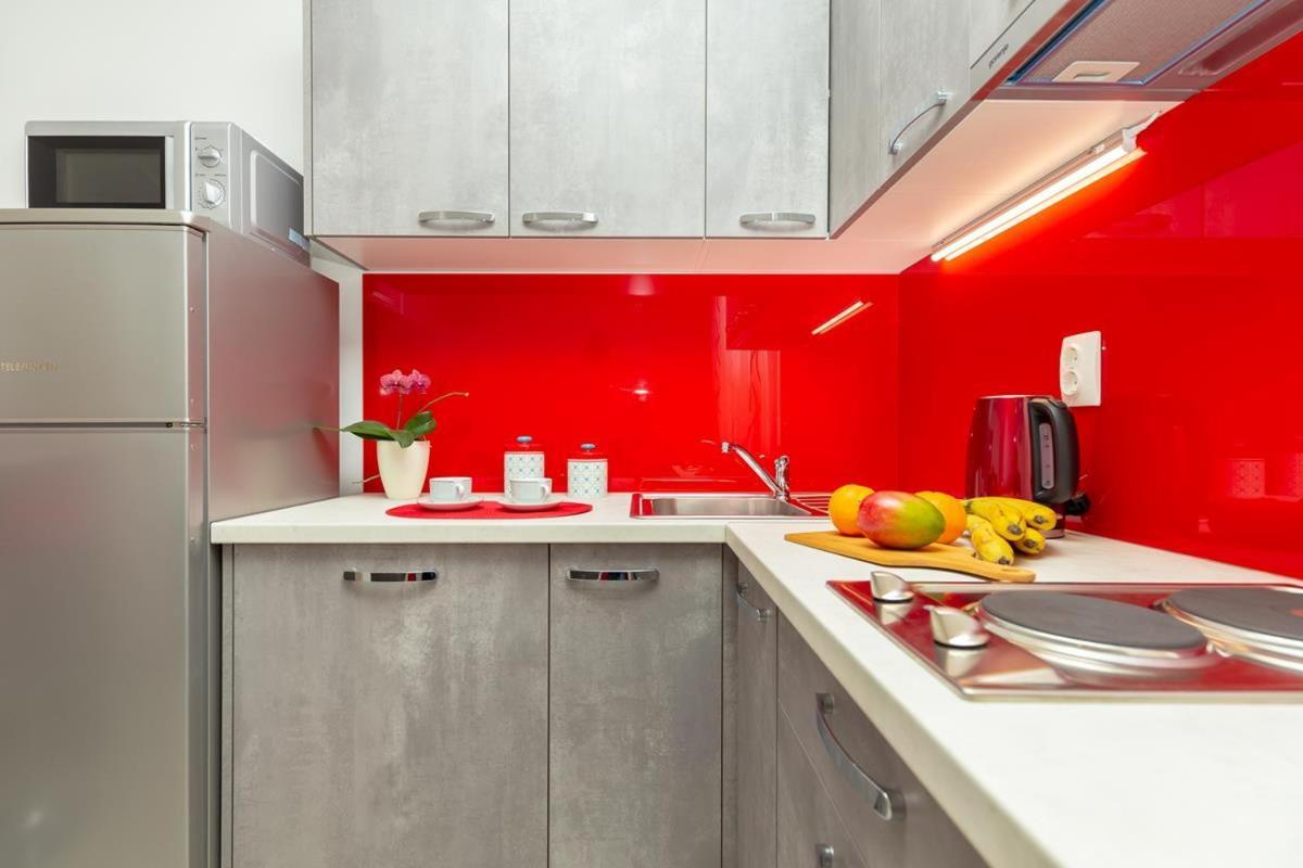 מליני Apartments Red And Blue מראה חיצוני תמונה
