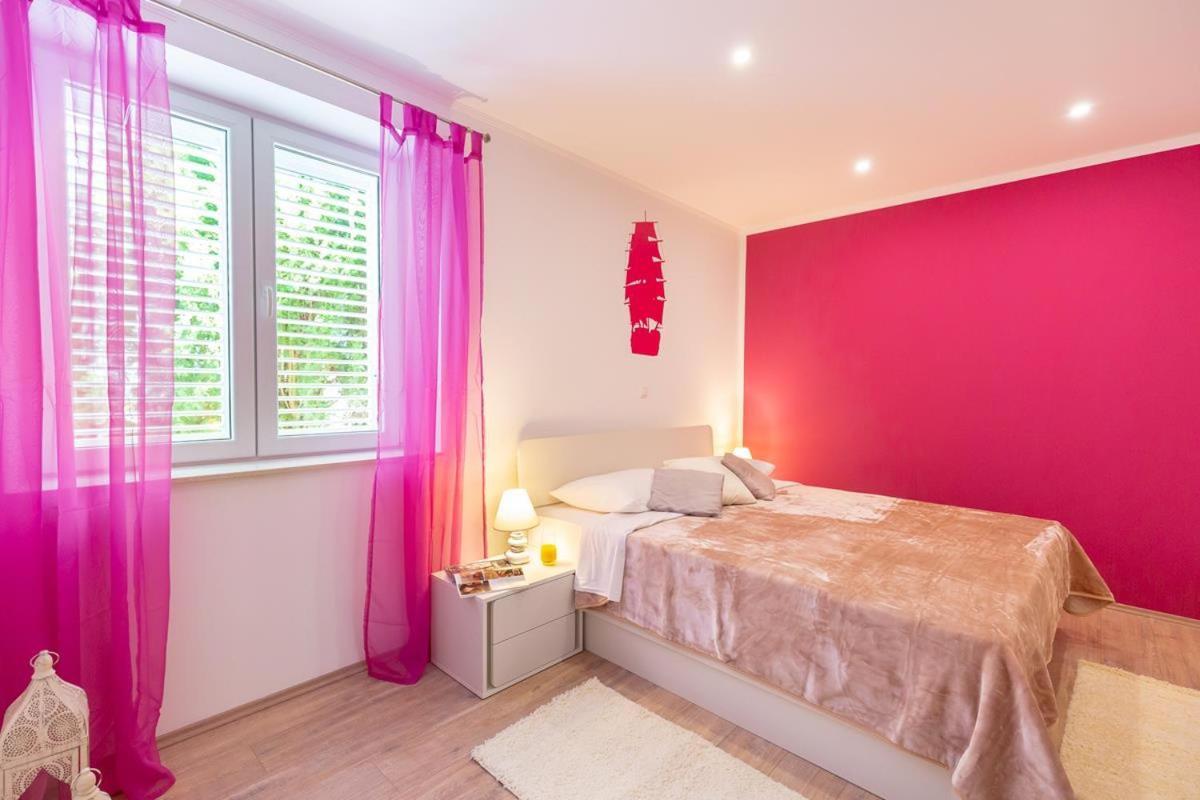מליני Apartments Red And Blue מראה חיצוני תמונה