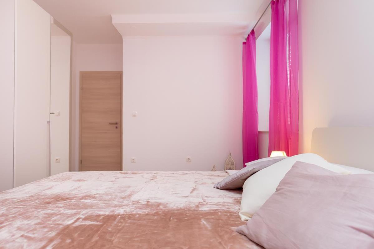 מליני Apartments Red And Blue מראה חיצוני תמונה