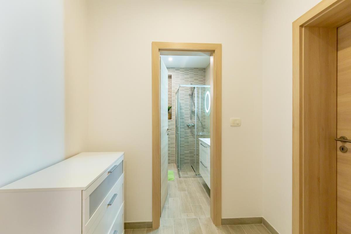 מליני Apartments Red And Blue מראה חיצוני תמונה